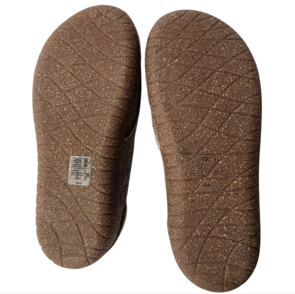 NEW! Taos Convertawool Italian Wool Slip-On Shoes Warm Sand Size 6-6.5 - Picture 9 of 10